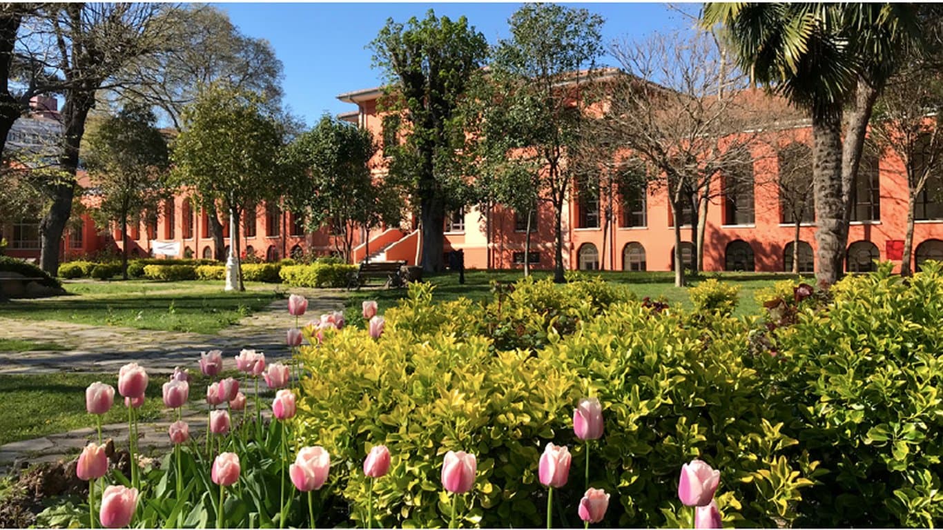 BEZM-İ ÂLEM VAKIF UNIVERSITY - fotoğraf 2